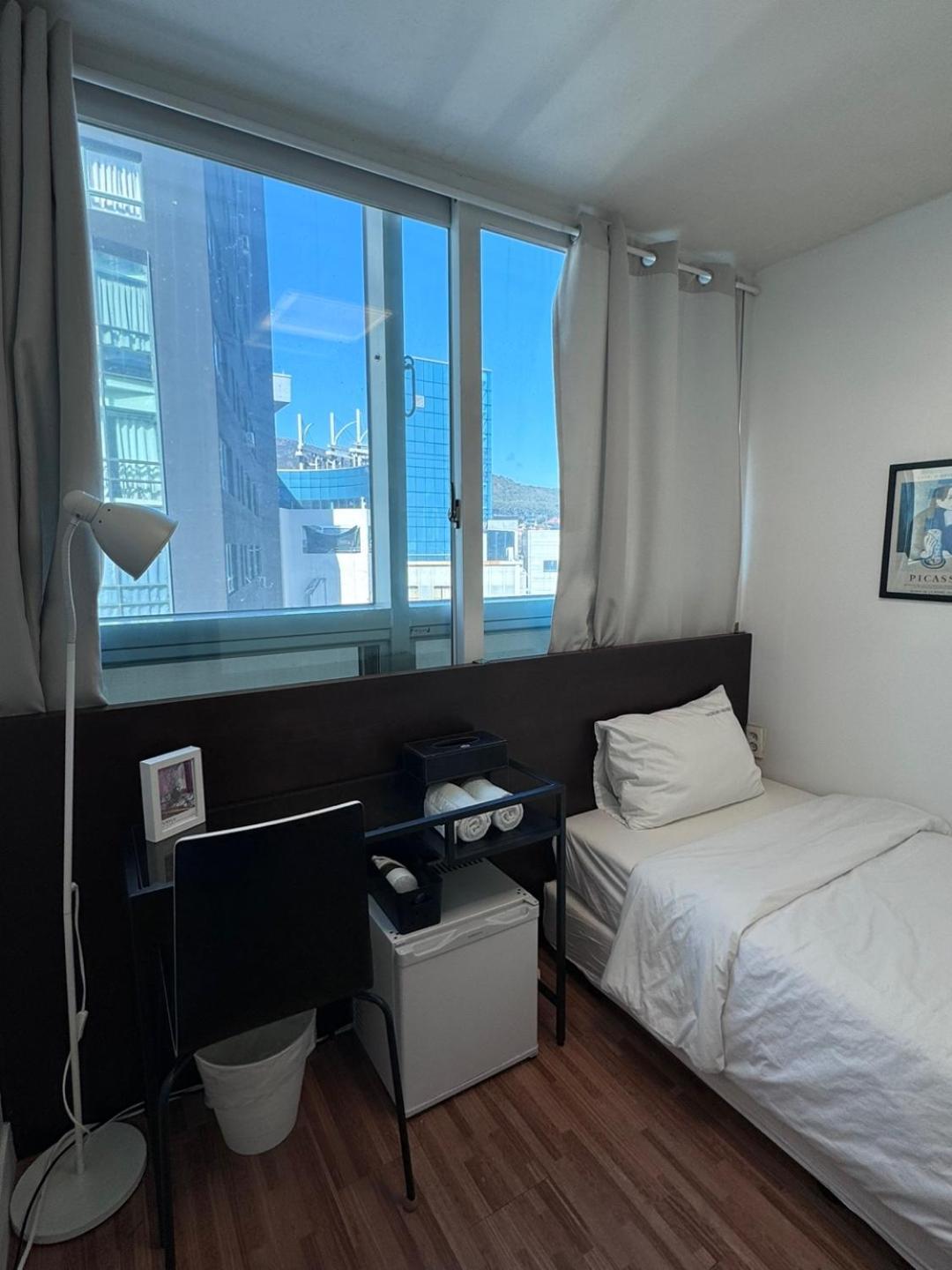 Ekonomy Haeundae Hostel Busan Exterior photo